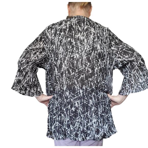 NEW Catherine's Size 3X Crinkle Stretch Blouse Black White Fairy Whimsigoth - Picture 4 of 7